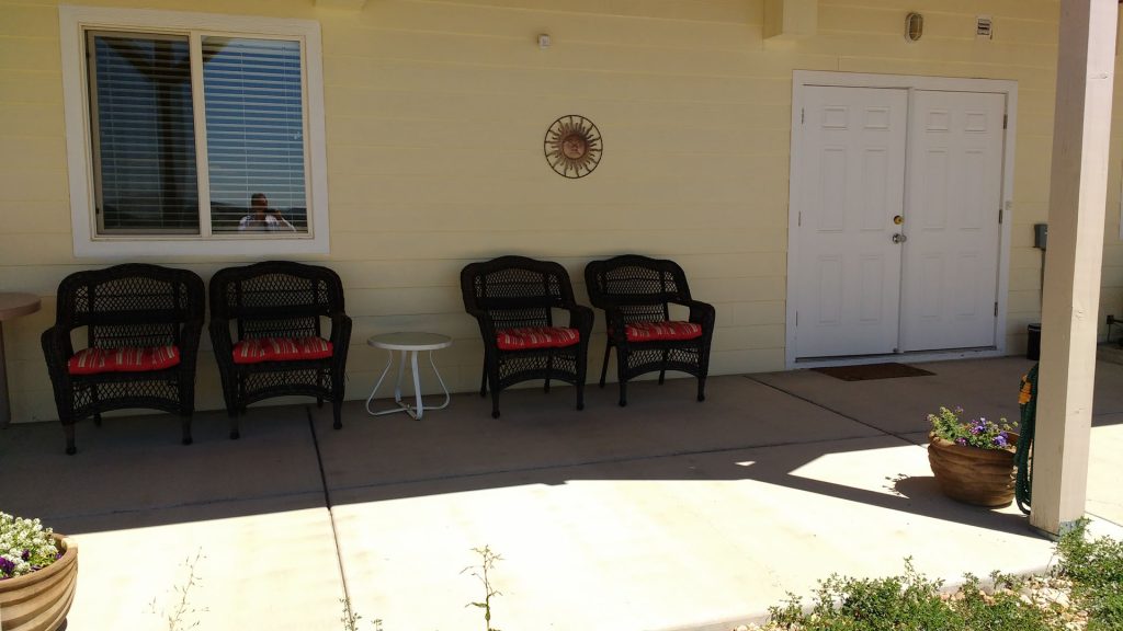 Bryce Vistas - Claron Suite Patio and entrance