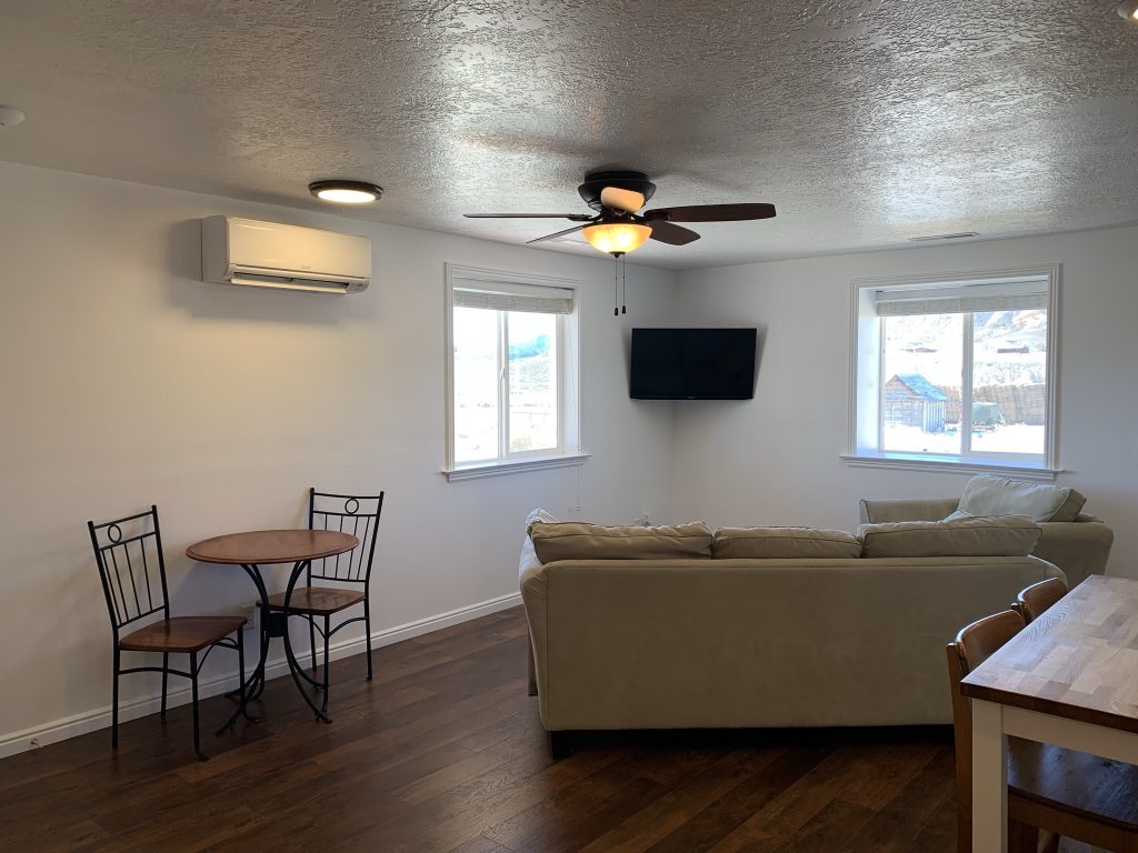 Bryce Vistas - Claron Suite Apartment Dining Area